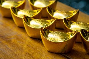 阿根廷在糖果盒为梅西颁发金球奖纪念盘，满满的仪式感！